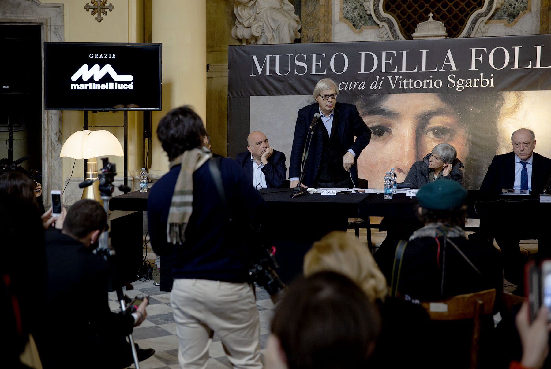 Martinelli Luce illuminates the Museo della Follia di Lucca, a new step in the itinerant project by Vittorio Sgarbi